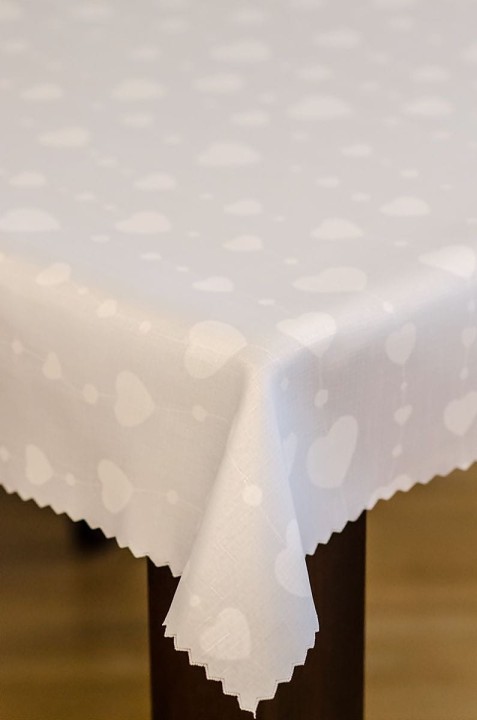 Obrus plamoodporny serduszka 180x140 różne rozmiary