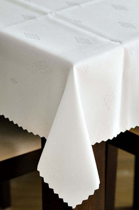 Obrus_biały_140x240_plamoodporny