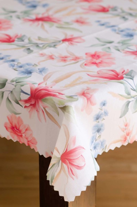 nowoczesny-obrus-plamoodporny-na-stół