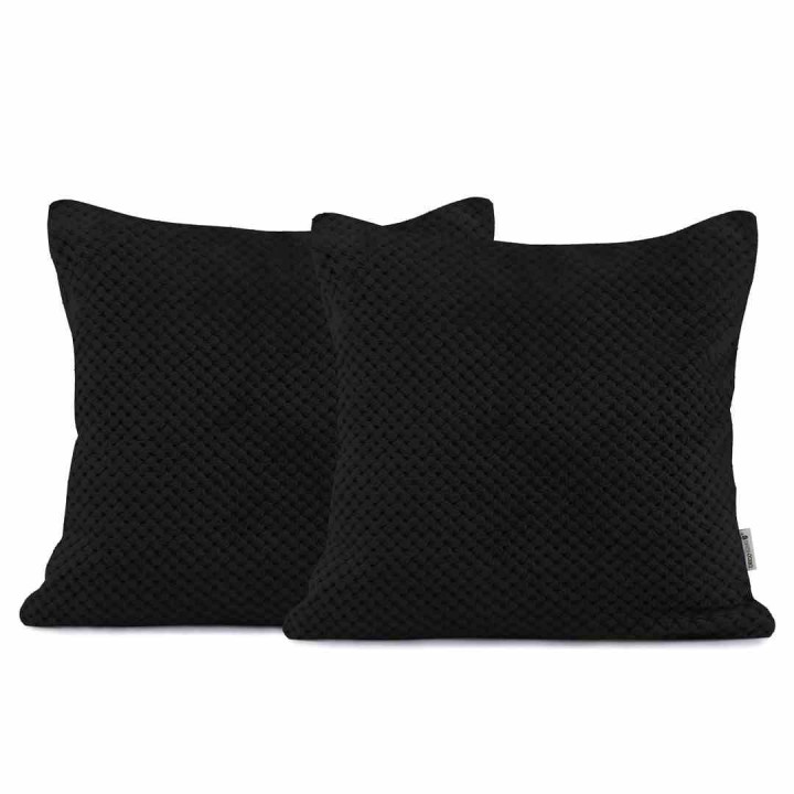 Poszewka dekoracyjna HENRY czarna z tłoczonym motywem geometrycznym 45x45 cm marki DecoKing
