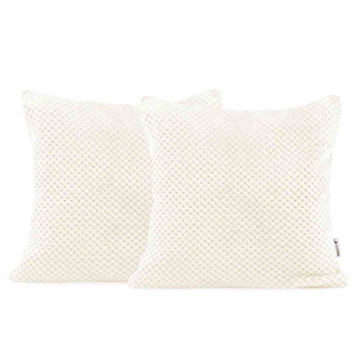 Poszewka dekoracyjna HENRY kremowa z tłoczonym wzorem geometrycznym 45x45 cm marki DecoKing