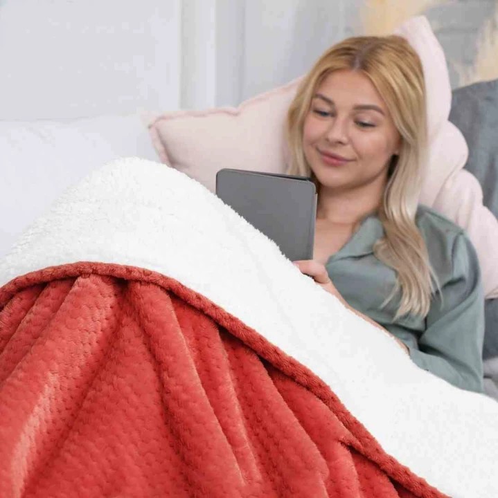 Koc Shleepy Czerwony Tłoczony żakardowo Nowoczesny 130x180 AmeliaHome