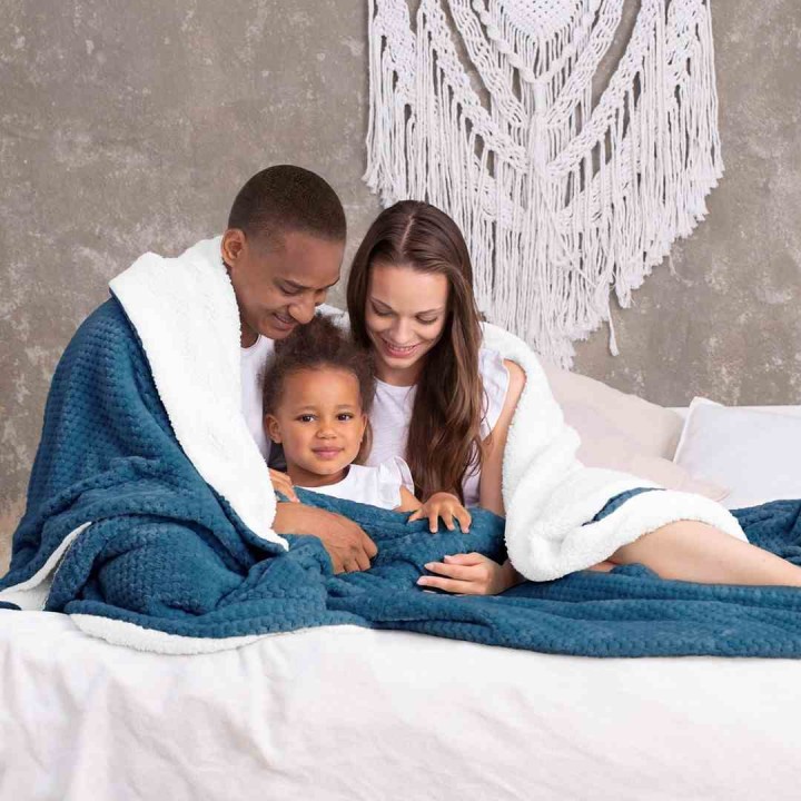 AmeliaHome - Koc granatowy SHLEEPY - 70x150 cm.