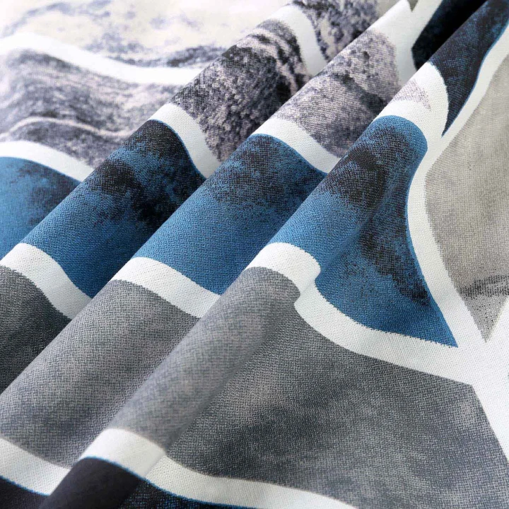 Pościel bawełniana 220x200 Cottonlove – granatowo-szara z geometrycznym wzorem (zamek)