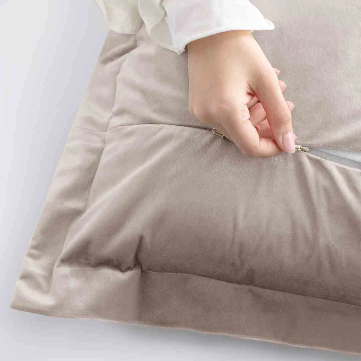 RESTILO poszewka dekoracyjna Velvet jasny beż 45x45 2 szt. glamour