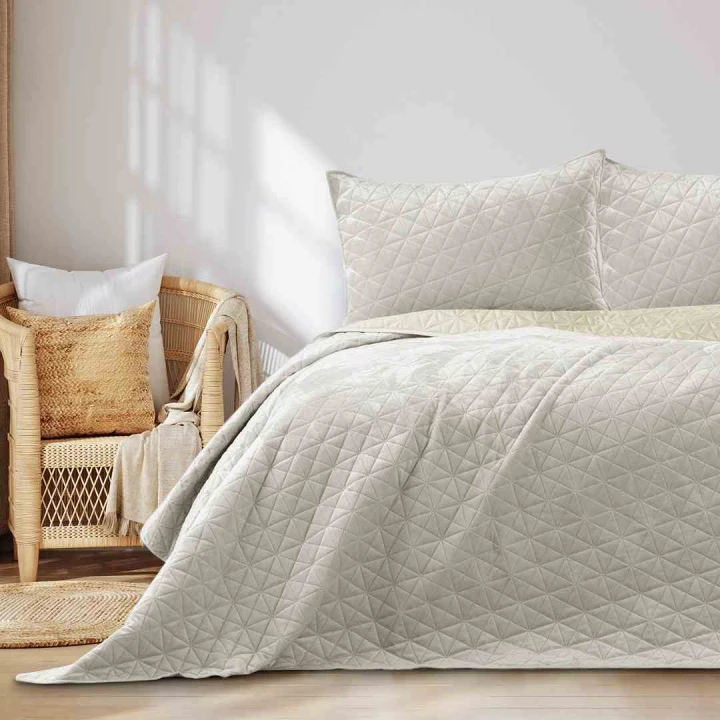 Narzuta LAILA 220x240 jasny beżowy velvet przód mikrofibra tył glamour pikowana