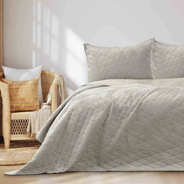 Narzuta na łóżko beżowa glamour 260x280 velvet dwustronna WitaDecor